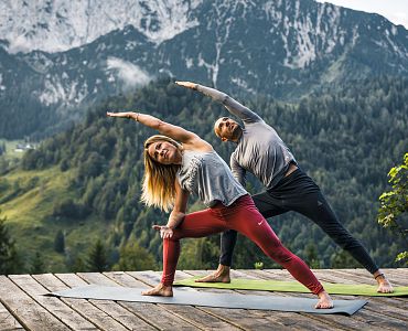 Yoga nel Kaisergebirge(c)Max Draeger - Mountain Visuals