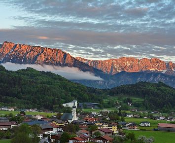 Erl con il Kaisergebirge (c)Peter Kitzbichler